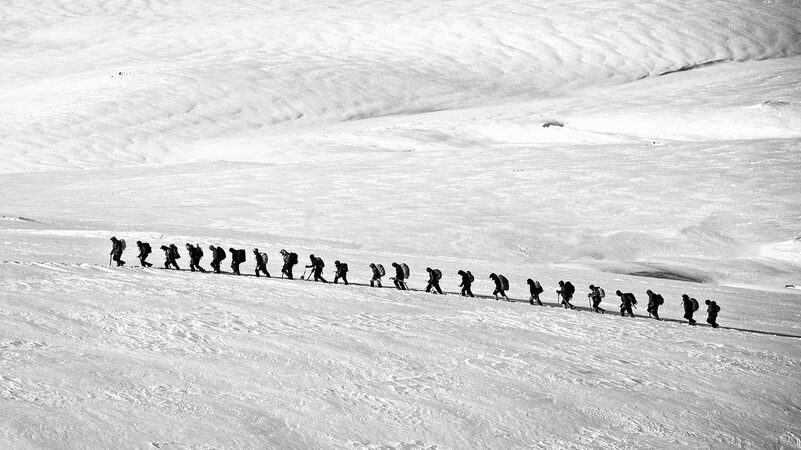 trekking-299000_1920